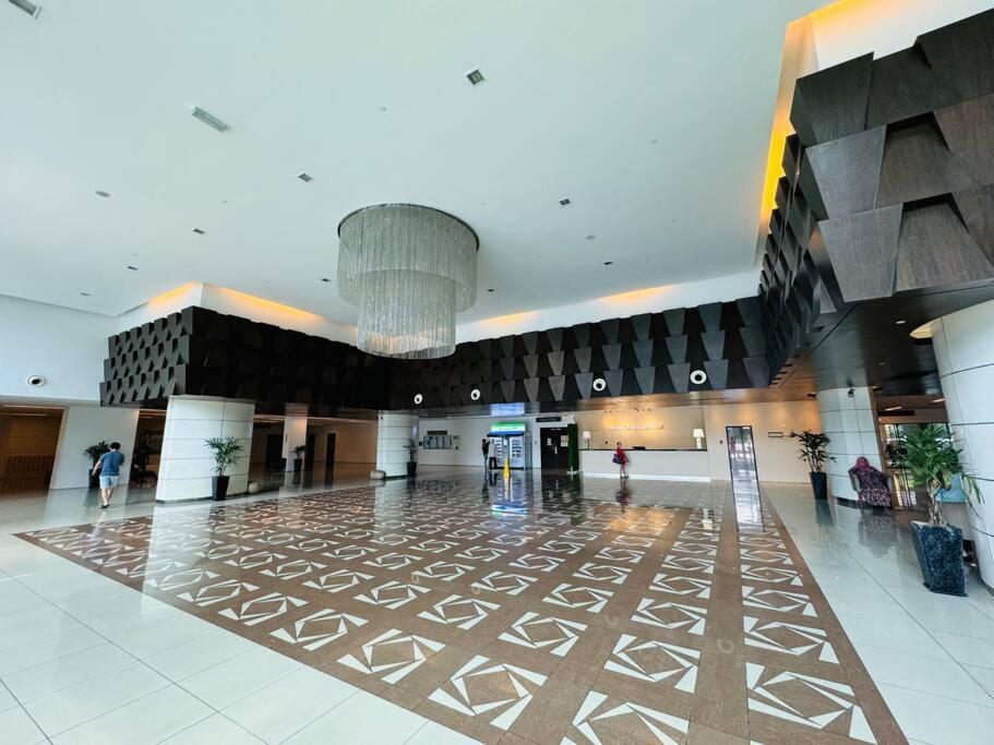 Apartment Trefoil Setia Alam By Deurban *