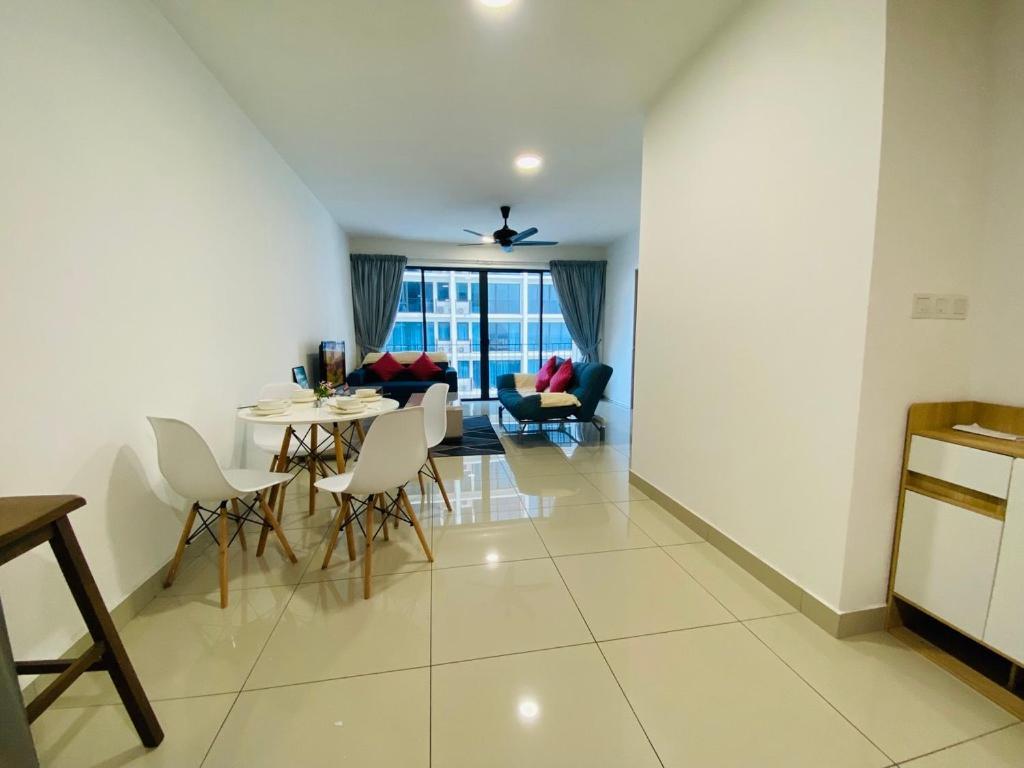 Trefoil Setia Alam By Deurban Apartment *