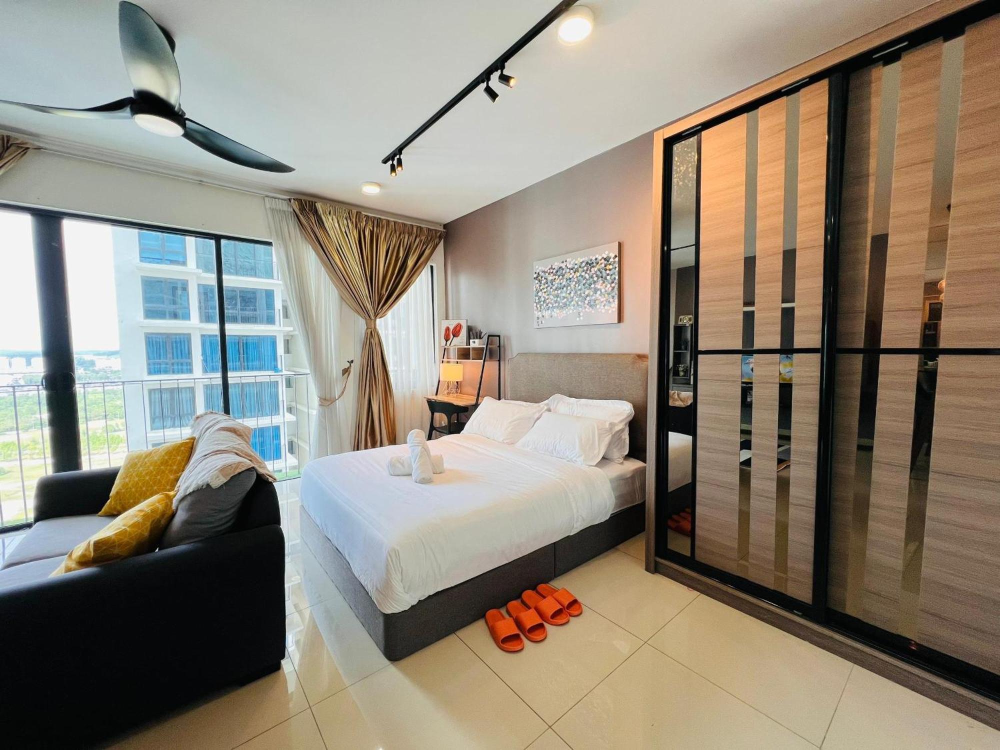 Trefoil Setia Alam By Deurban Apartment